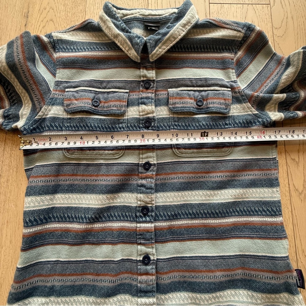 Patagonia Women’s Striped Blue and Grey Organic Cotton Shirt Size XS - Picture 3 of 9